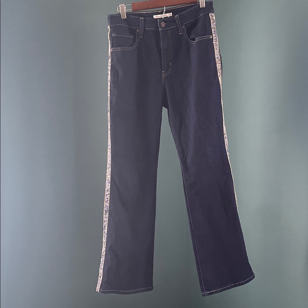 Levi's Women's Bootcut Jeans - Dark Blue thin chain and 
Stone embellishment